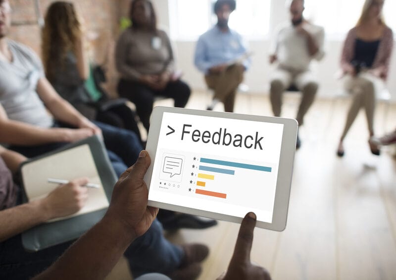 Feedback par sondage envoyé par email ou SMS